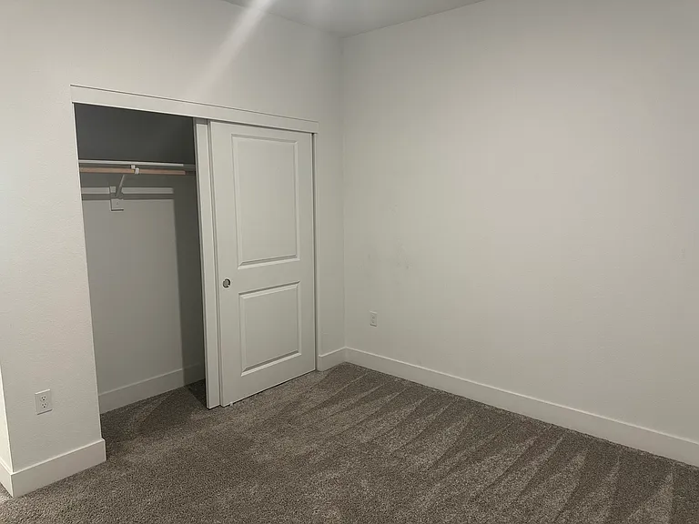 402 N Estes Way — Photo 6