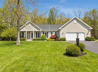 9200 Via Cimato Dr, Clarence Center, NY 14032