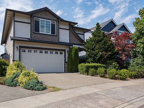 2nd image of 613 195th St SE
