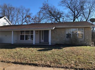 866 Forest Village Dr, Ballwin, MO