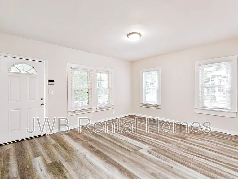 1265 W 31st St — Photo 6