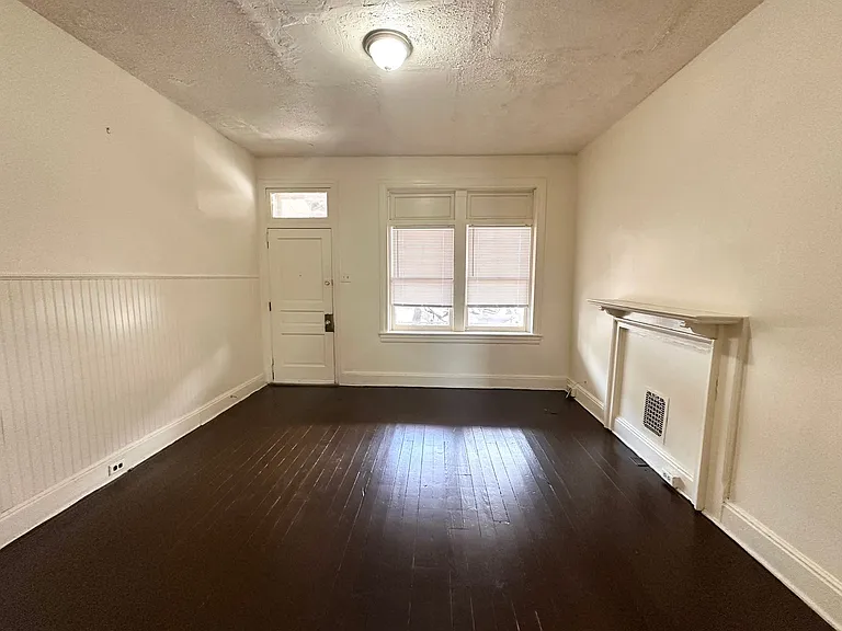 925 W College Ave — Photo 5