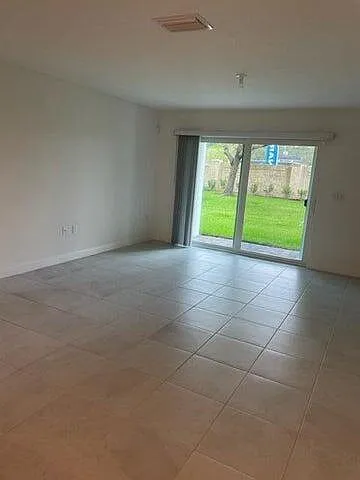 6737 Broadwater Ln — Photo 7