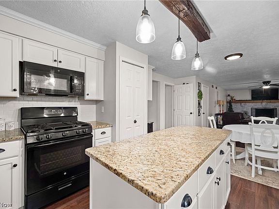 4th image of 228 Forest St