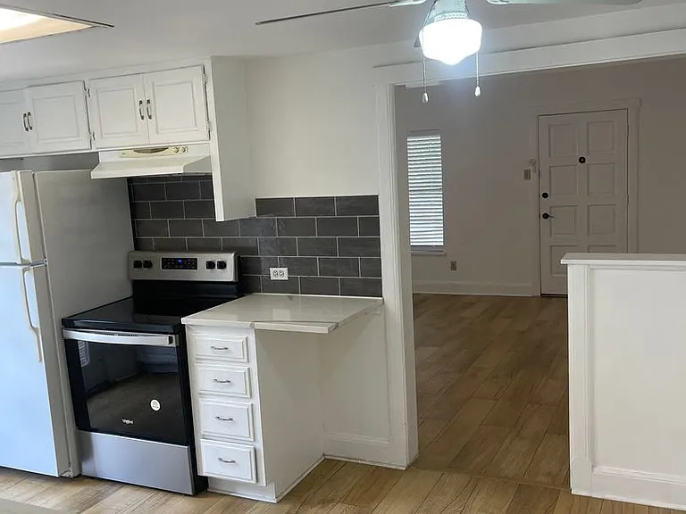 202 S Willomet Ave — Photo 1
