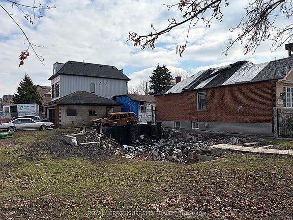 2nd image of 1785 Keele St