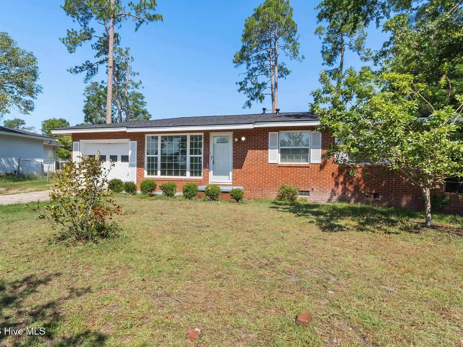 3 bed, 1.5 bath, 975 sqft, $1,200 — Photo 1