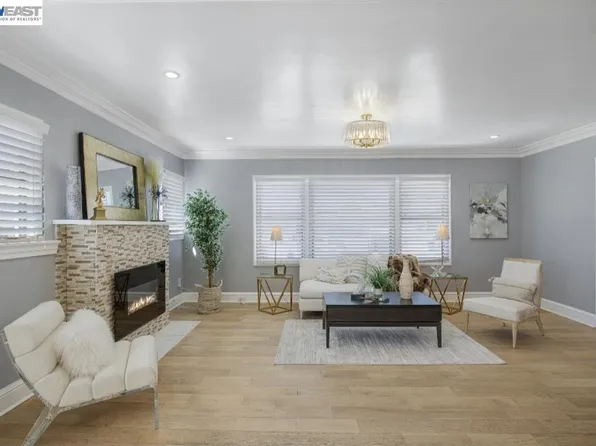 2468 Maxwell Ave, Oakland, CA 94601