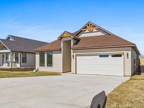 2nd image of 1412 Ridgeview Cir