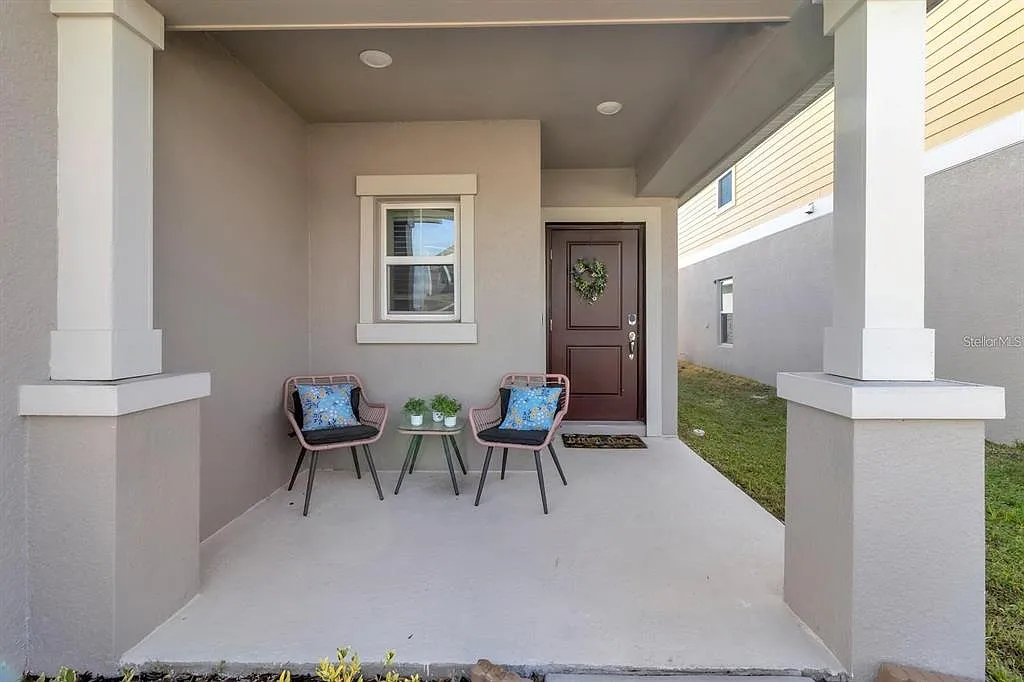 3 bed, 2.0 bath, 1469 sqft, $2,200 — Photo 3
