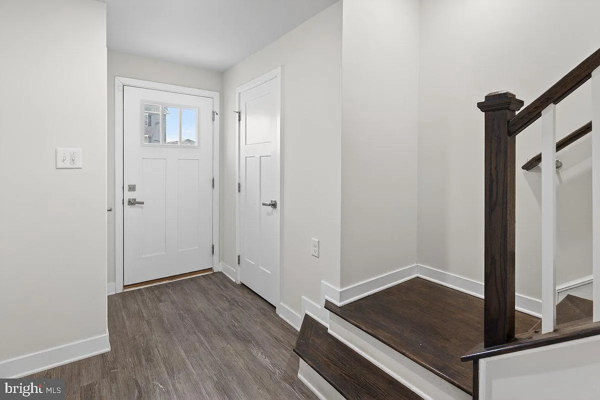 4 bed, 3.5 bath, 2320 sqft, $3,800 — Photo 3