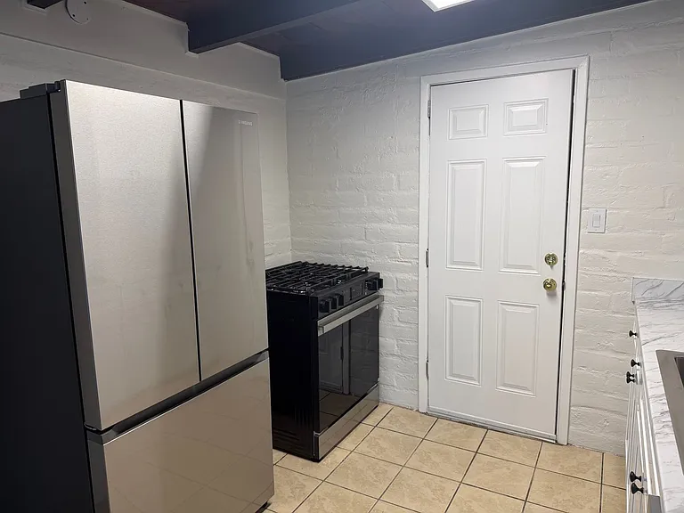 3233 E Water St — Photo 3
