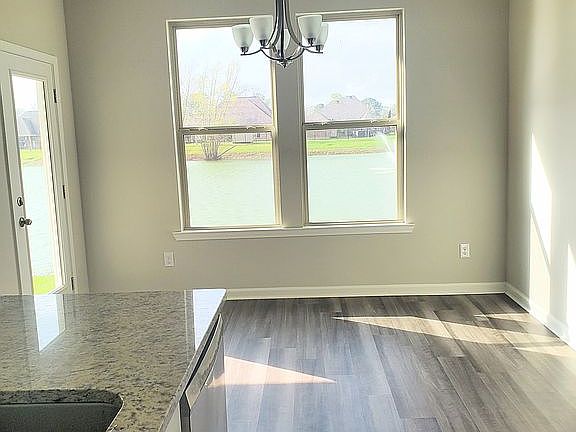 Dining with lake view 