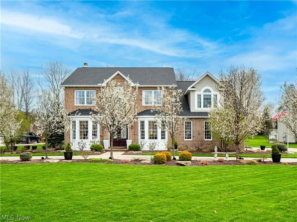 4295 N Fall Lake Dr, Avon, OH 44011