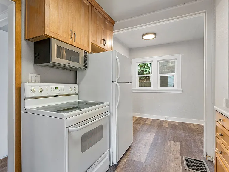 927 N Watts St — Photo 12