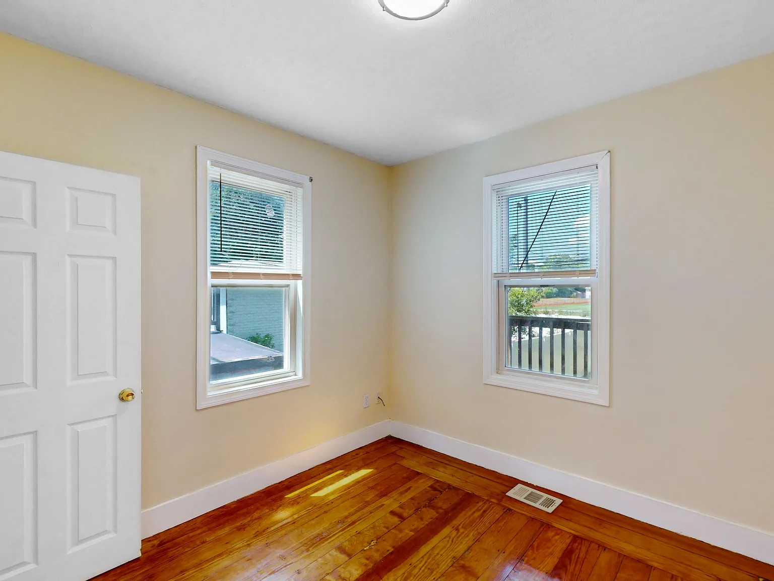 3 bed, 1.5 bath, 1250 sqft, $3,250 — Photo 2