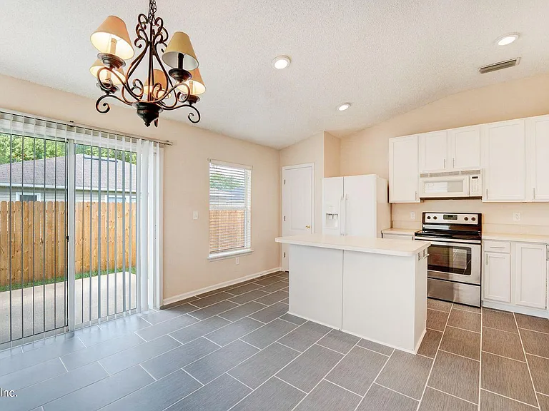346 Van Gogh Cir — Photo 4
