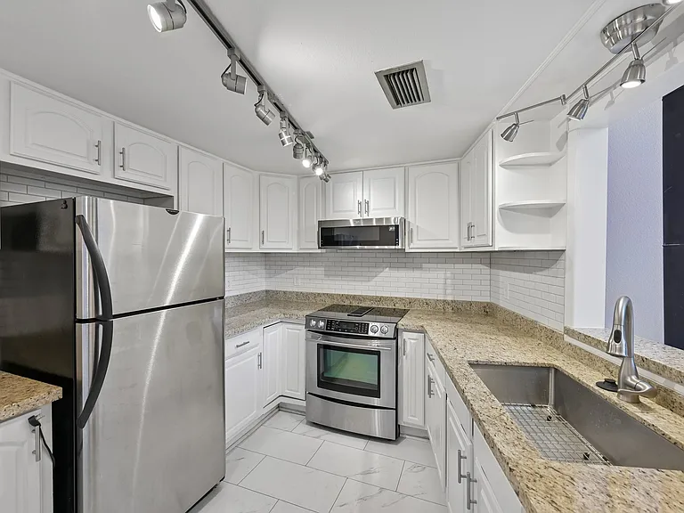 385 W Pierson St #F7 — Photo 12