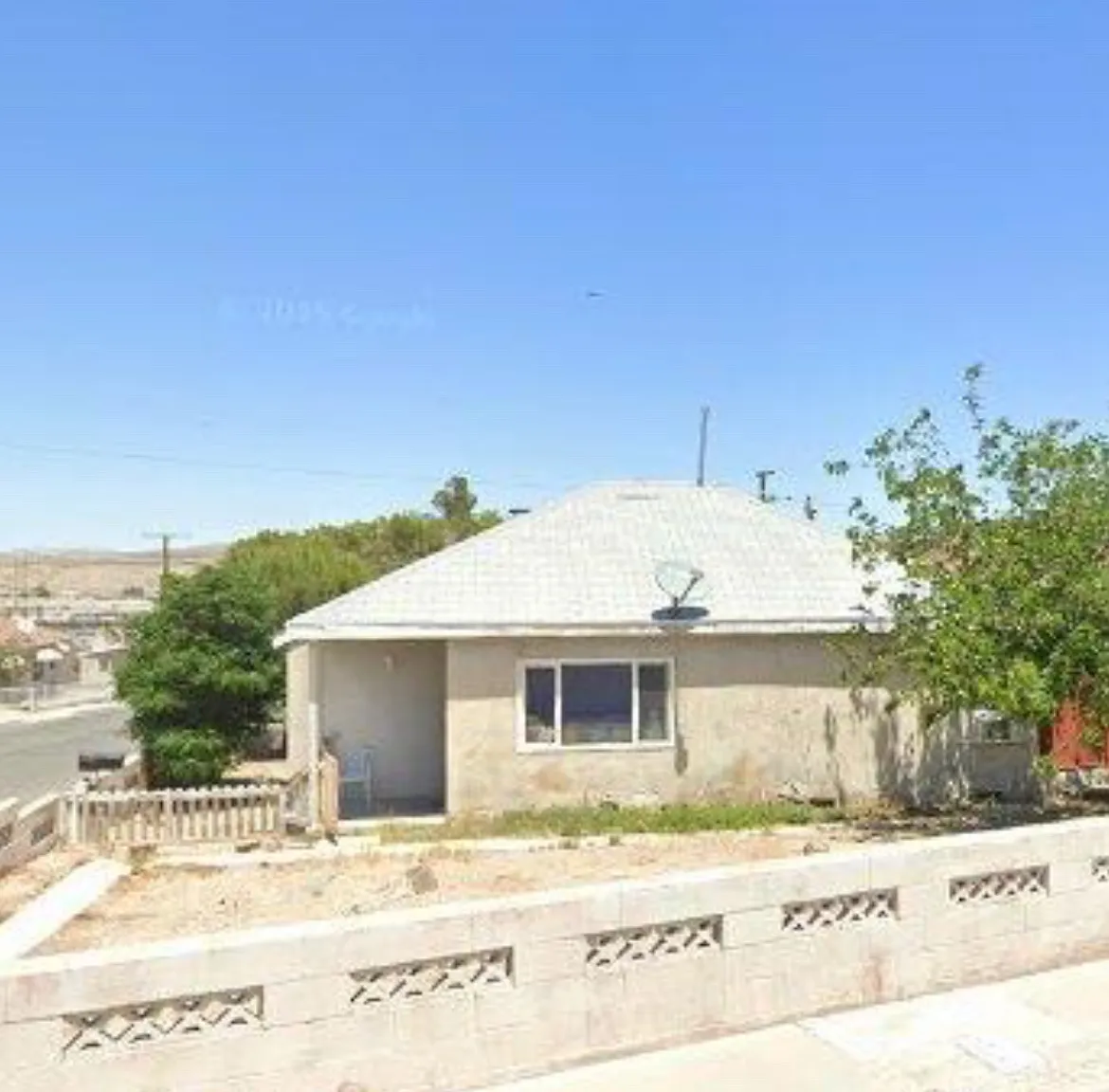 1041 Flora Ave — Photo 1