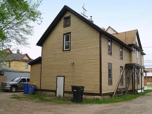 3rd image of 838 Broadway Ave NW