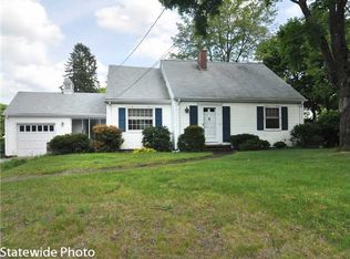 1 Curtis Ln, Lincoln, RI 02865