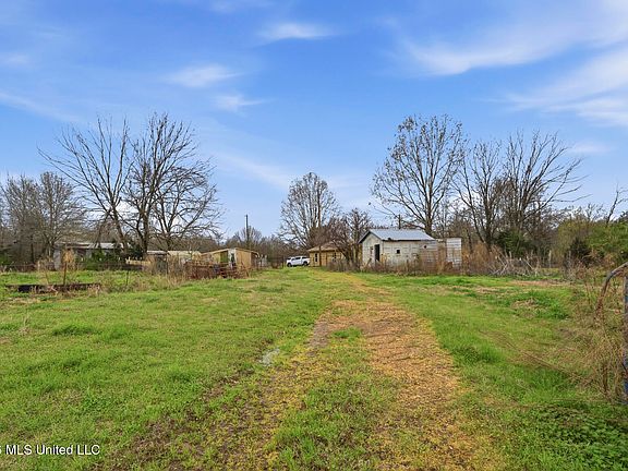 4th image of 2729 Davis Rd