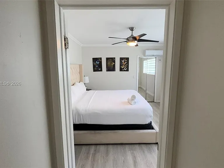 10004 E Bay Harbor Dr #8 — Photo 12