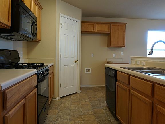5th image of 1420 Colorado Bend Dr