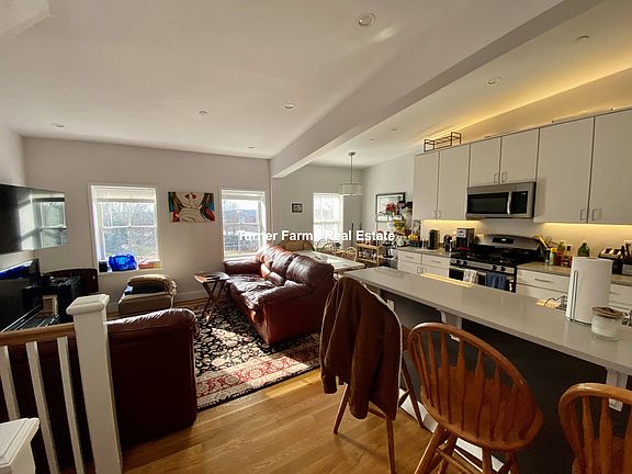3rd image of 11 Highland Park Ave #2A