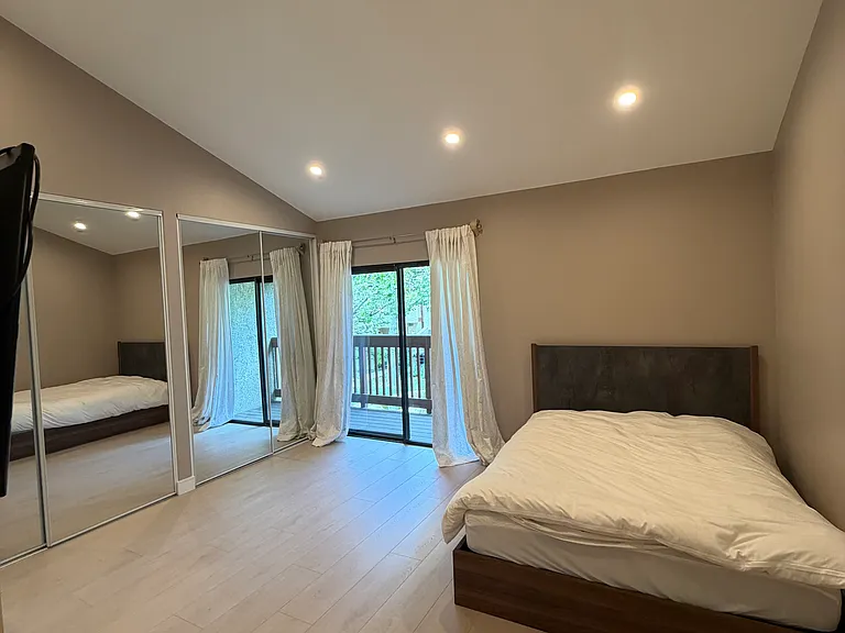 5720 Owensmouth Ave #127 — Photo 11
