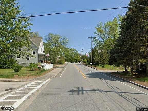 Exterior Neighborhood (street photo)