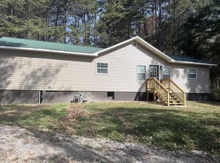 1099 Fairview Rd, Harriman, TN 37748
