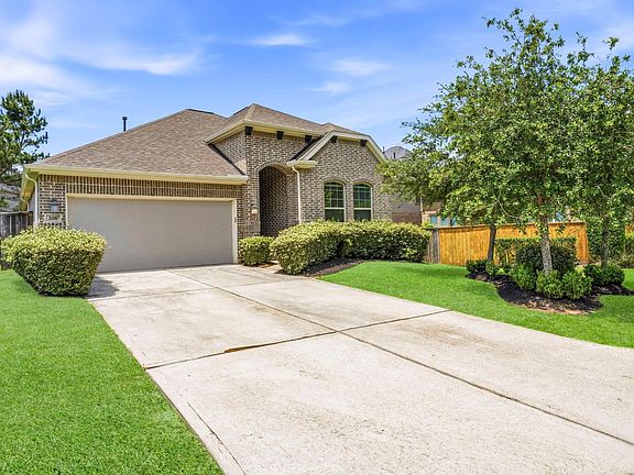 2nd image of 208 Capriccio Ln