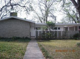 745 Skylane Dr S, Uvalde, TX 78801