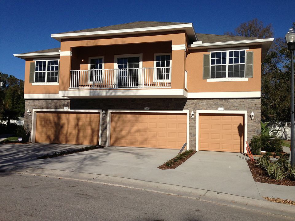 1 car garage with balcony