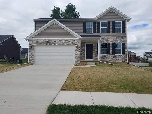 2856 Somerset St, Lapeer, MI 48446