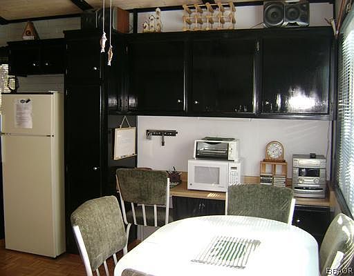 4th image of 556 Highland Ln