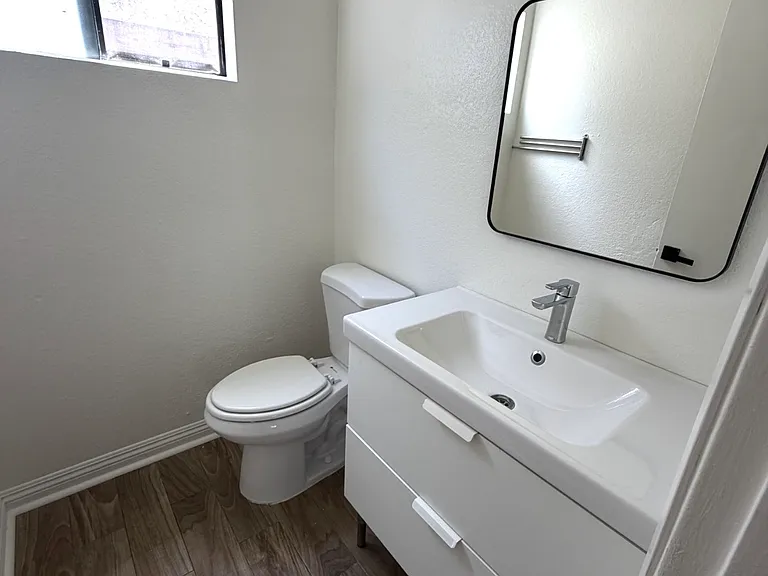313 E Pine St #18 — Photo 6