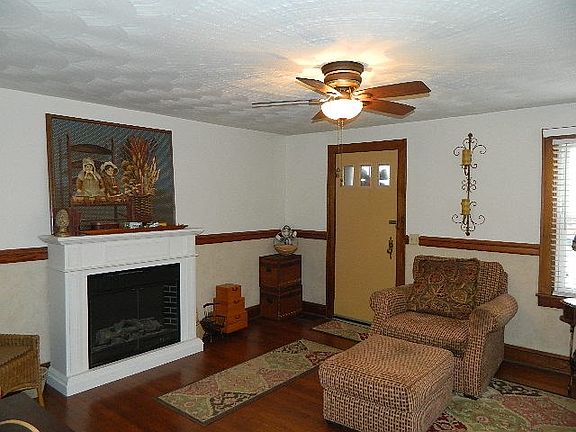 2nd image of 220 Clinton Ave
