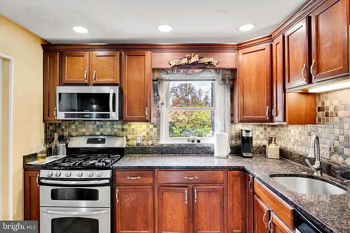 13907 Grove Ct #2 — Photo 3