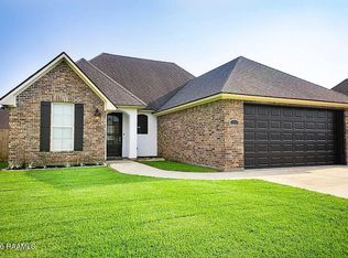 202 Clay Ridge Dr, Youngsville, LA 70592