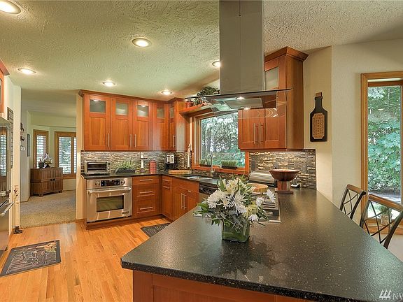 2nd image of 5915 Lido Ct SW