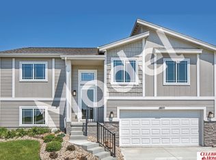 8017 N 113th St, Omaha, NE 68164