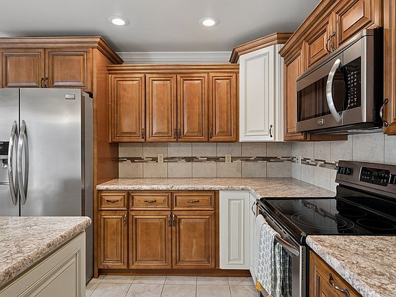 4th image of 1220 Walnut Dr