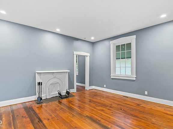 5th image of 1057 W Main St