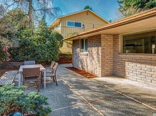9830 NE 29th St, Bellevue, WA 98004