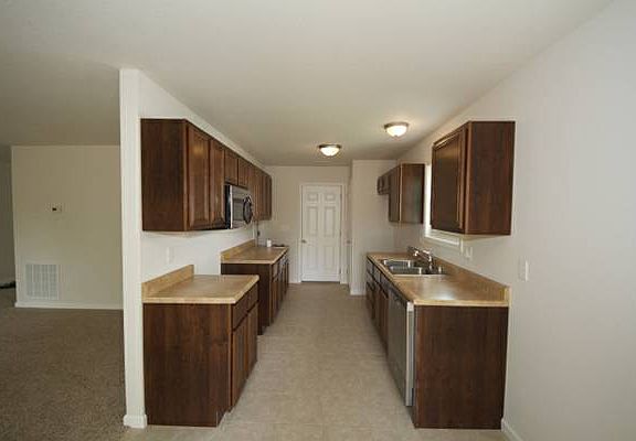 5th image of 2106 W Meadow Ln