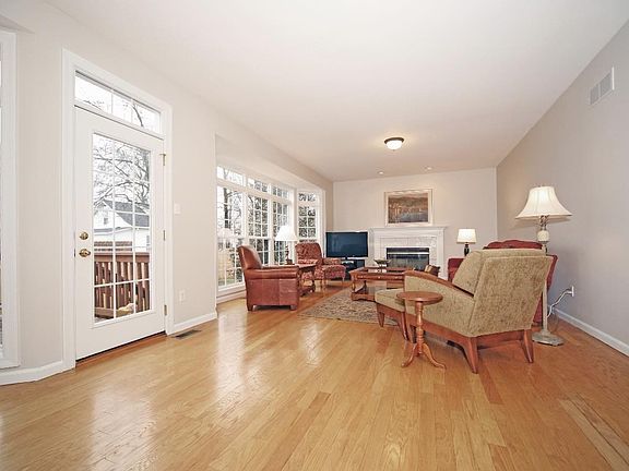 5th image of 410 Hill Dr