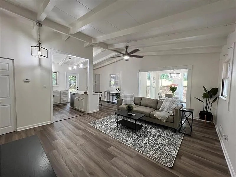 3 bed, 2.0 bath, 1092 sqft, $1,850 — Photo 4