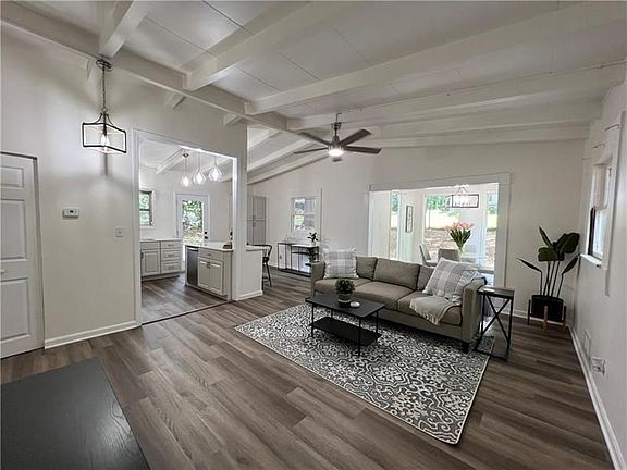 4th image of 2956 Monterey Dr